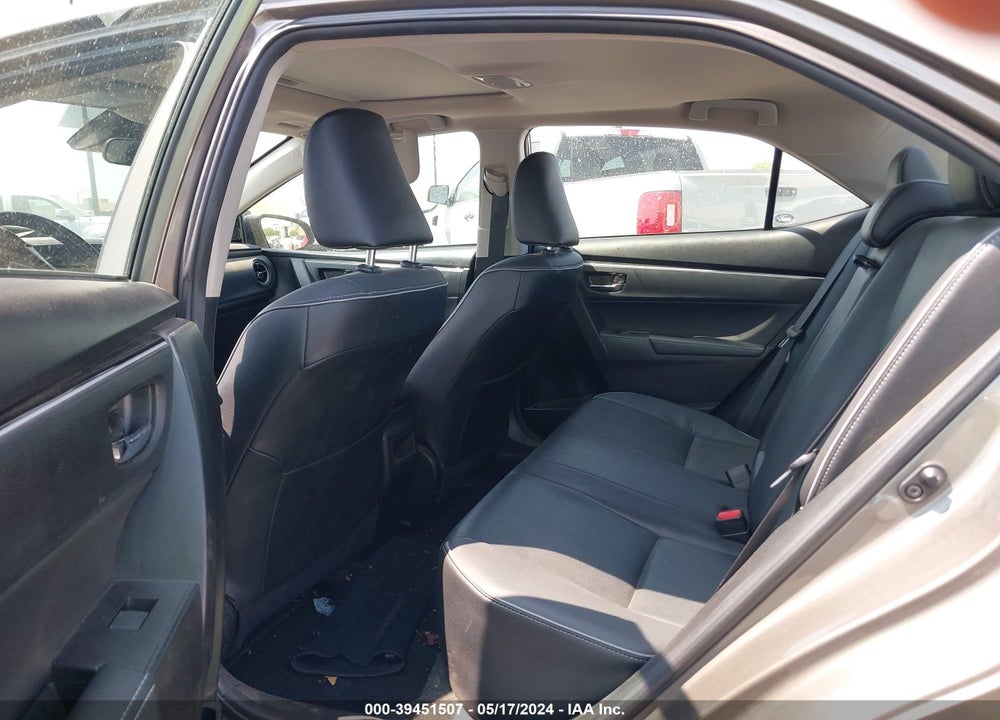 2018 TOYOTA COROLLA XLE VIN: 5YFBURHE0JP748904