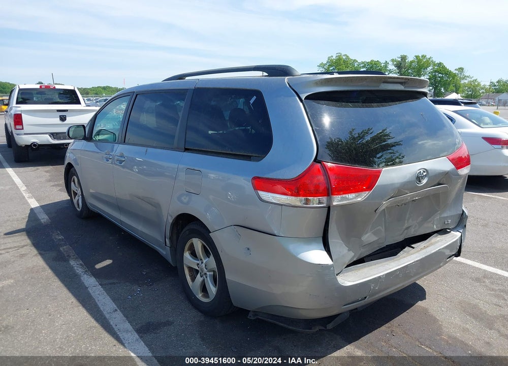 2013 TOYOTA SIENNA LE V6 8 PASSENGER VIN: 5TDKK3DC3DS337872