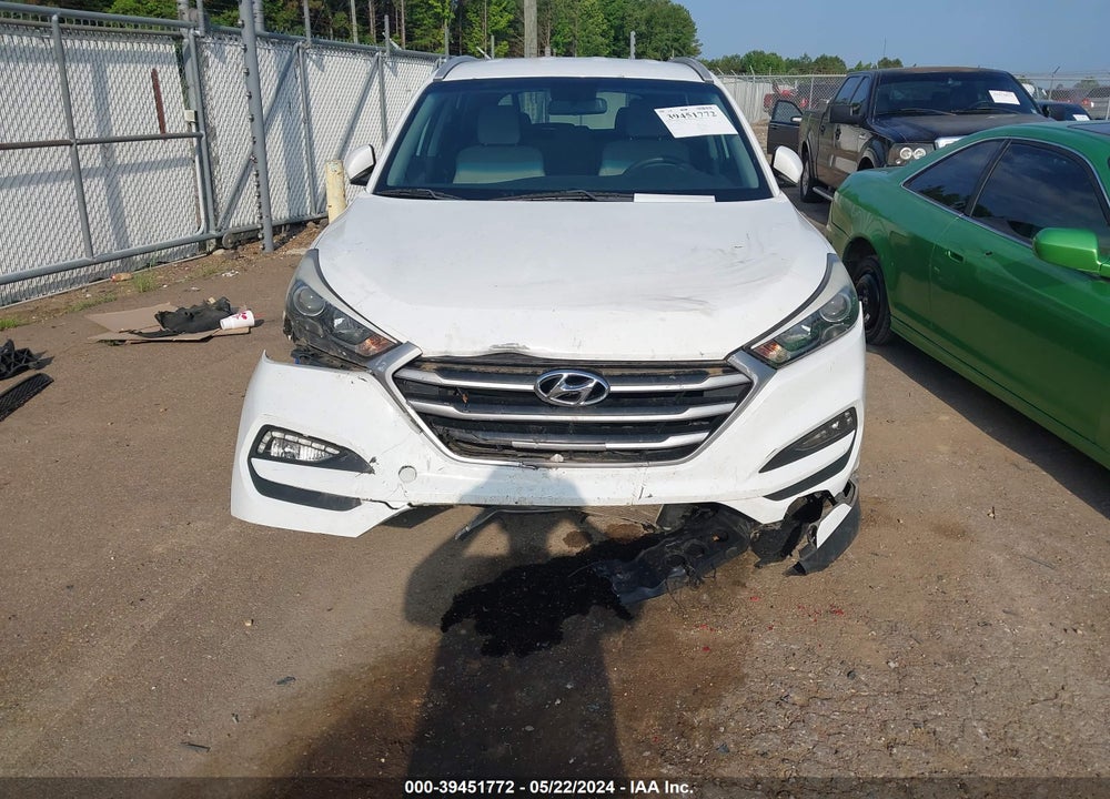 2017 HYUNDAI TUCSON SE VIN: KM8J33A49HU471028