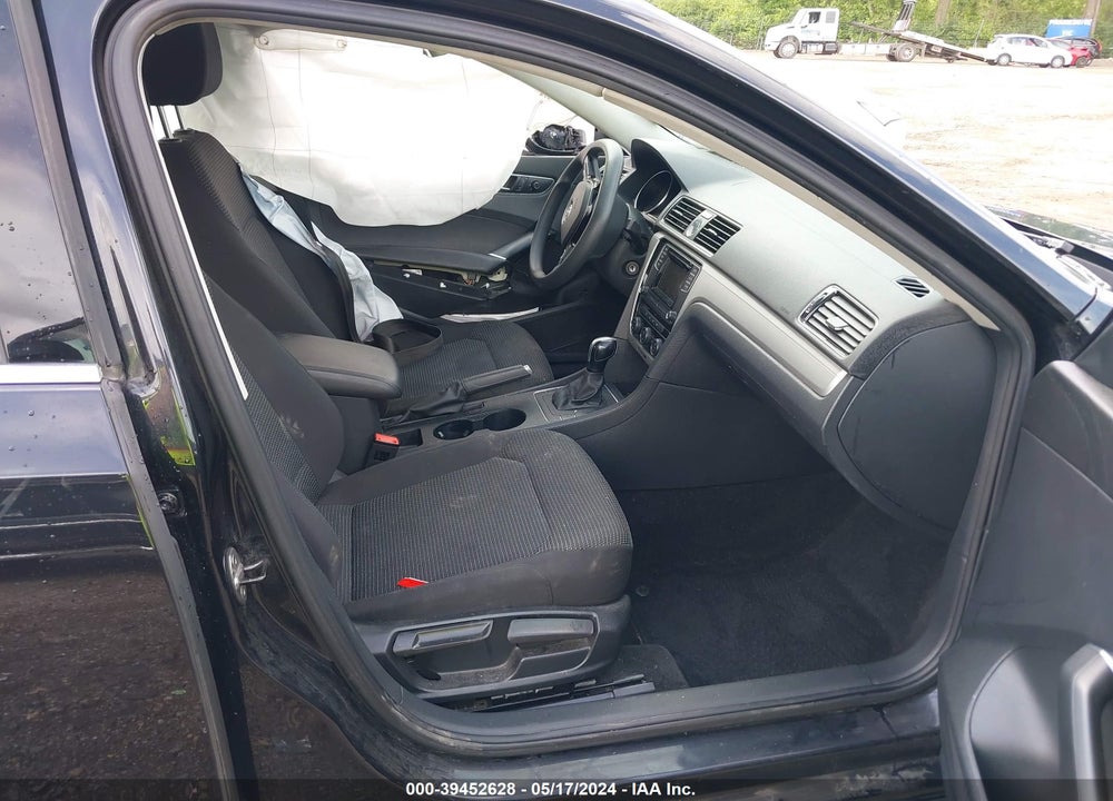 2017 VOLKSWAGEN PASSAT 1.8T S VIN: 1VWAT7A39HC007260