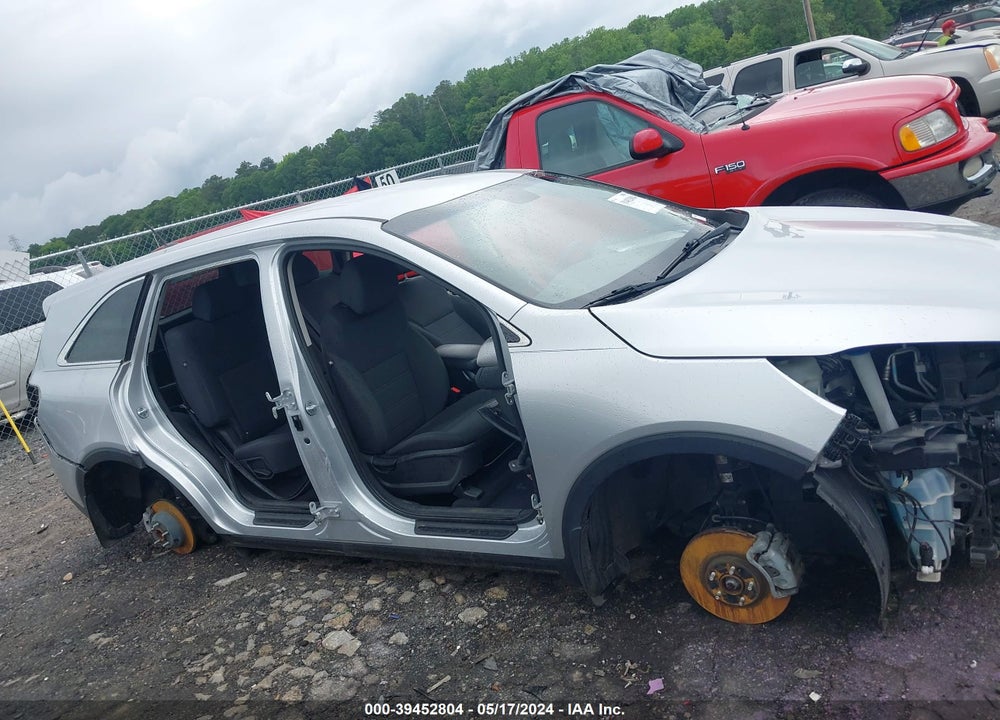 2017 KIA SORENTO 2.4L L VIN: 5XYPG4A38HG221667