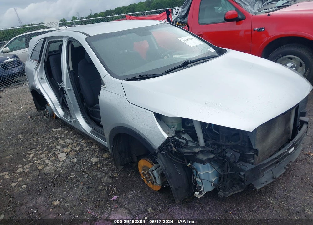 2017 KIA SORENTO 2.4L L VIN: 5XYPG4A38HG221667