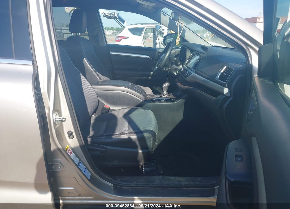 2016 TOYOTA HIGHLANDER LE PLUS V6 VIN: 5TDBKRFH1GS255025