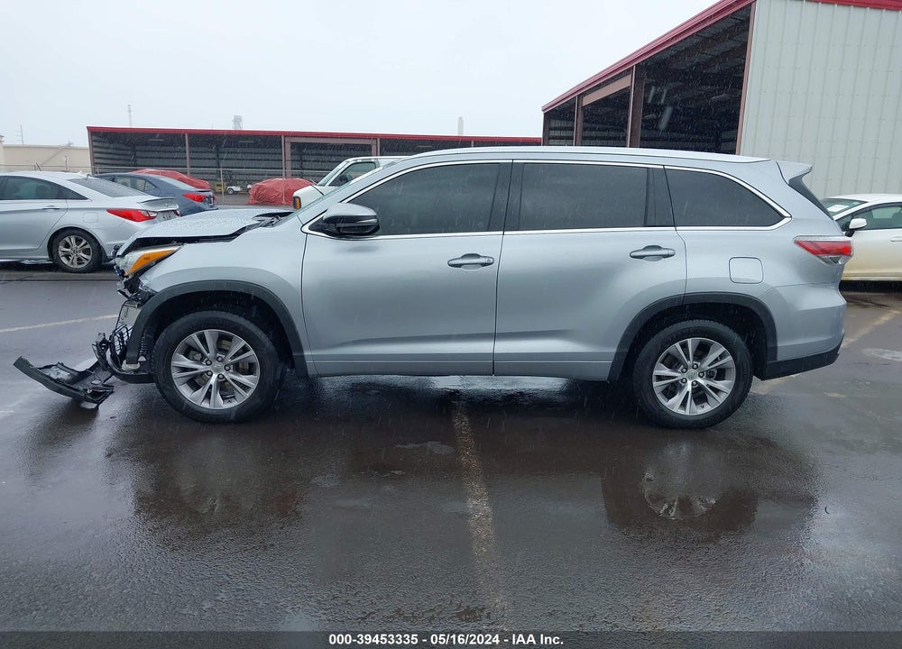 2015 TOYOTA HIGHLANDER XLE V6 VIN: 5TDKKRFH2FS050179