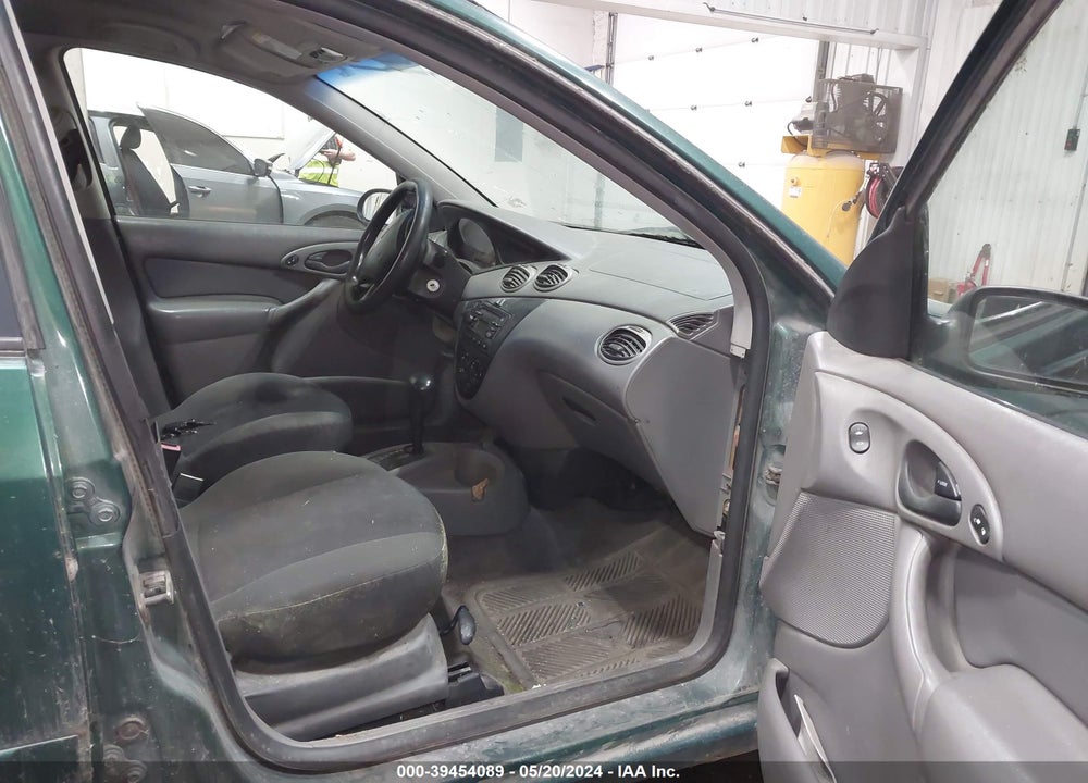 2000 FORD FOCUS SE VIN: 1FAFP343XYW310991