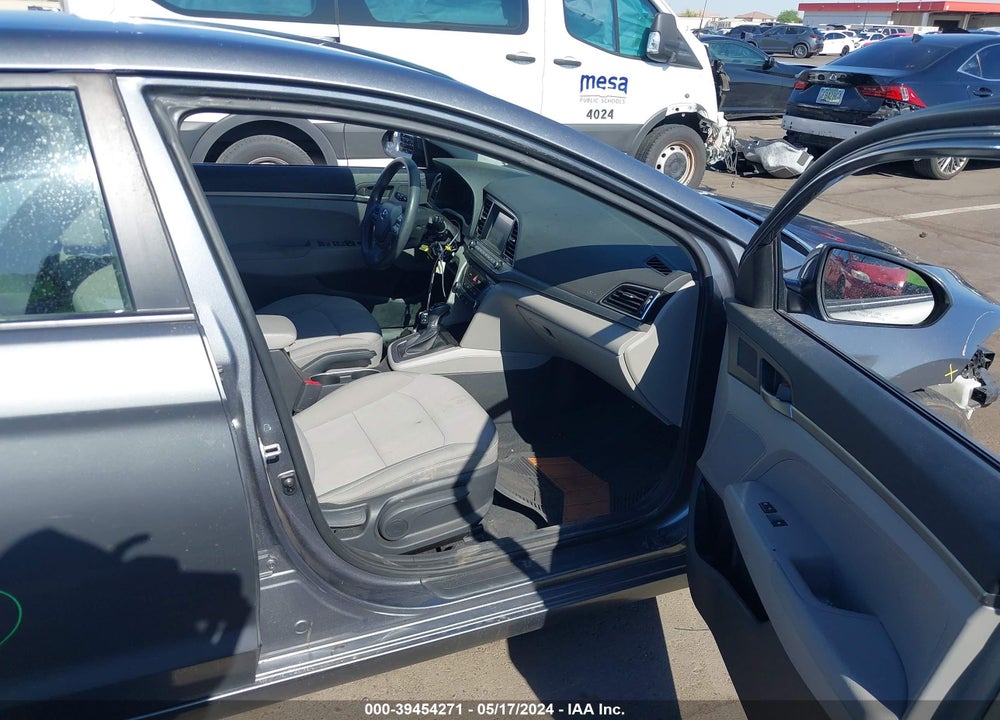 2018 HYUNDAI ELANTRA SE VIN: 5NPD74LF7JH394587