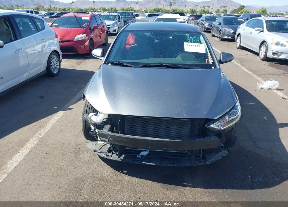 2018 HYUNDAI ELANTRA SE VIN: 5NPD74LF7JH394587