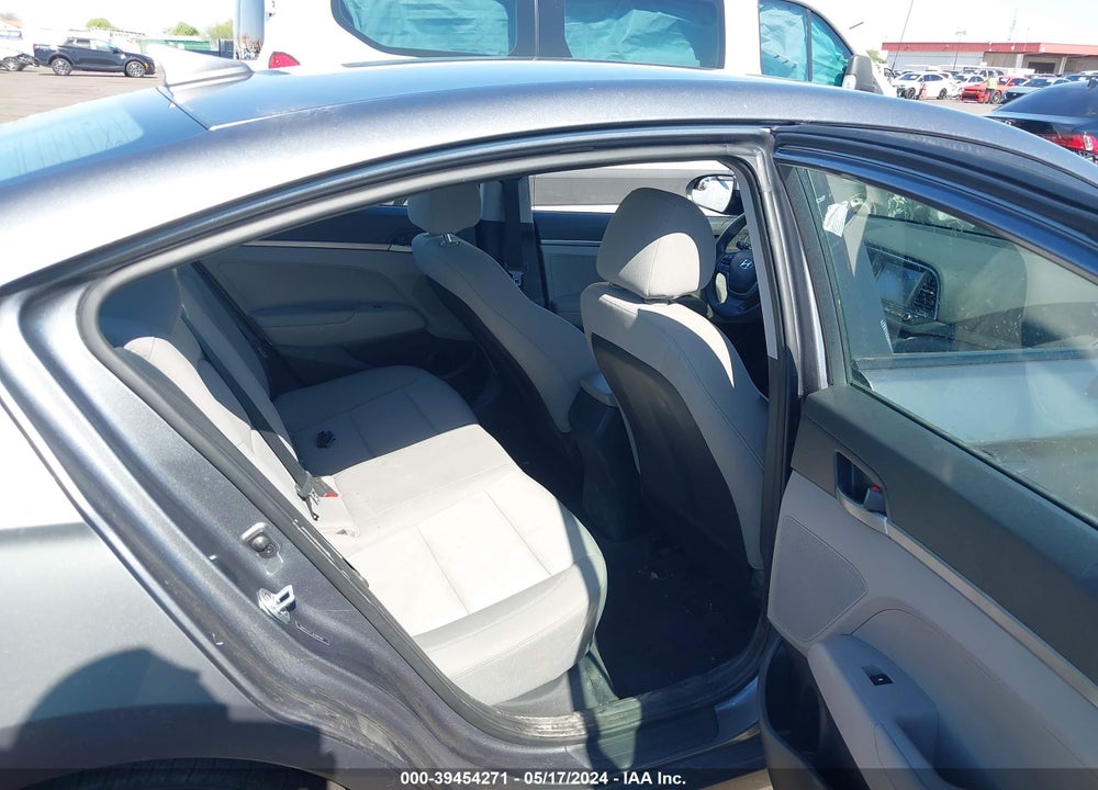2018 HYUNDAI ELANTRA SE VIN: 5NPD74LF7JH394587