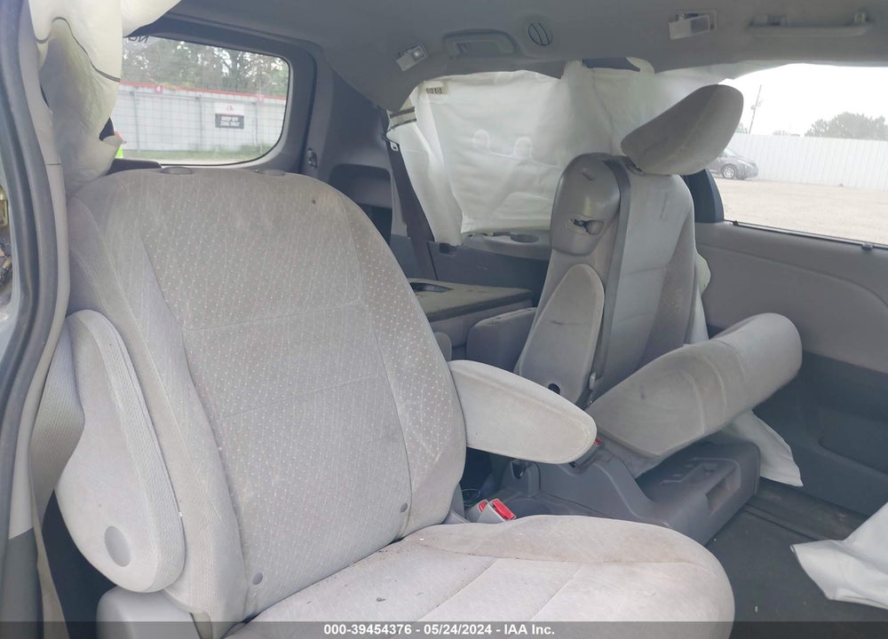 2017 TOYOTA SIENNA LE 8 PASSENGER VIN: 5TDKZ3DC9HS886395