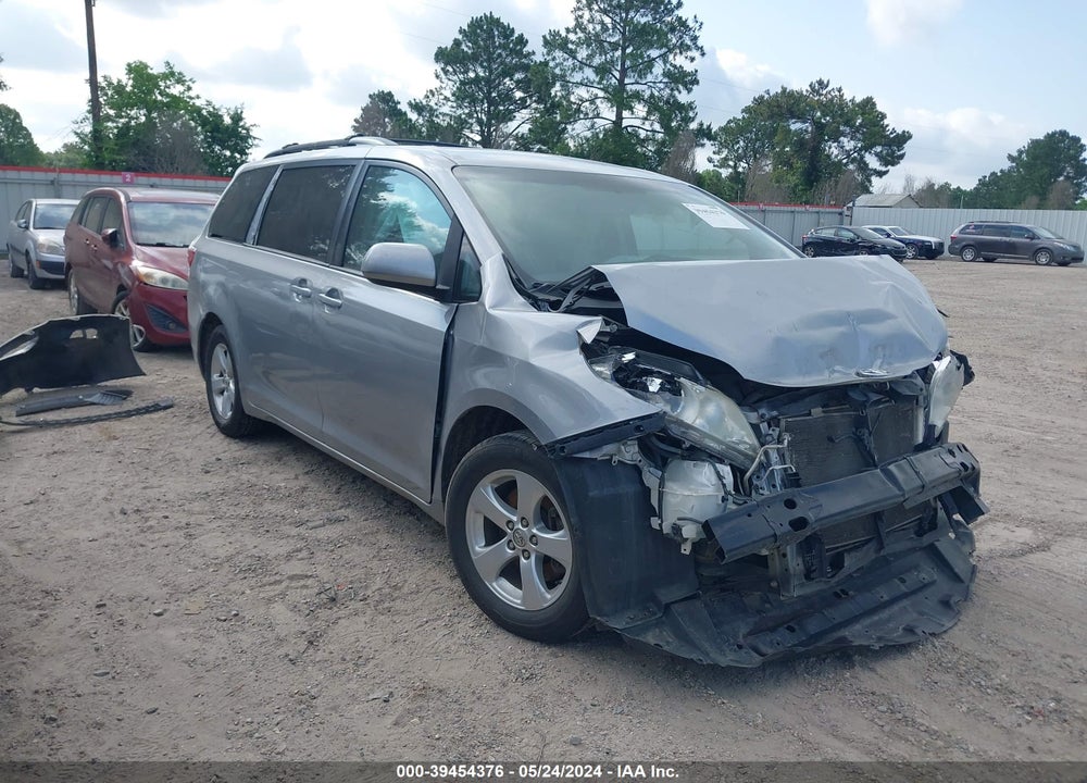 2017 TOYOTA SIENNA LE 8 PASSENGER VIN: 5TDKZ3DC9HS886395