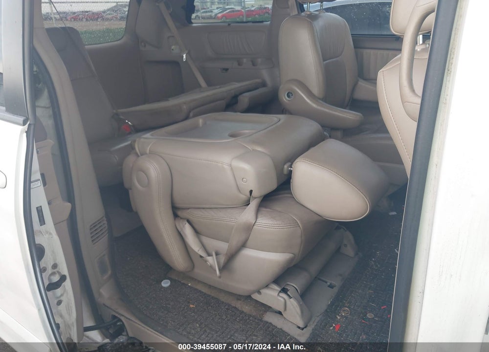 2010 TOYOTA SIENNA XLE VIN: 5TDYK4CC4AS300004