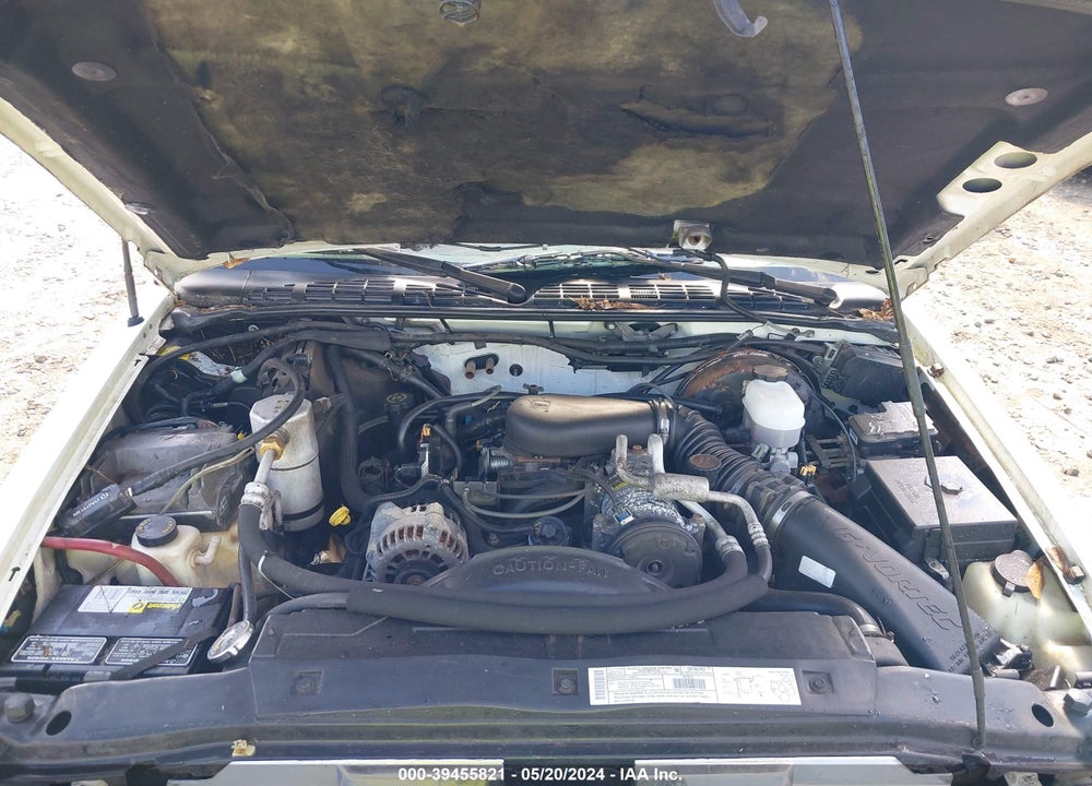 2001 CHEVROLET BLAZER LS VIN: 1GNCS13W312161937