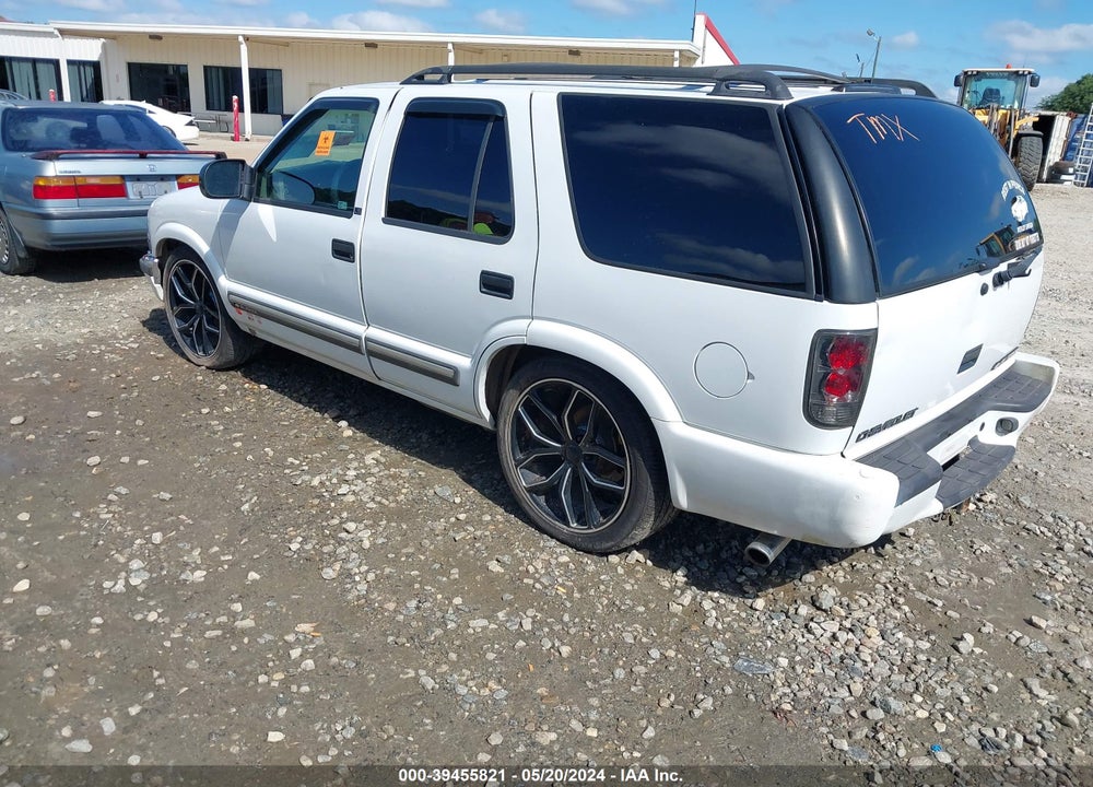 2001 CHEVROLET BLAZER LS VIN: 1GNCS13W312161937