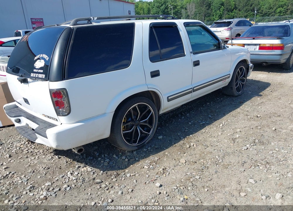 2001 CHEVROLET BLAZER LS VIN: 1GNCS13W312161937