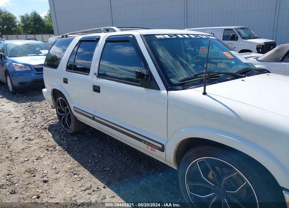 2001 CHEVROLET BLAZER LS VIN: 1GNCS13W312161937