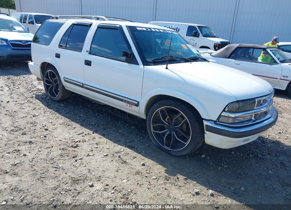 2001 CHEVROLET BLAZER LS VIN: 1GNCS13W312161937