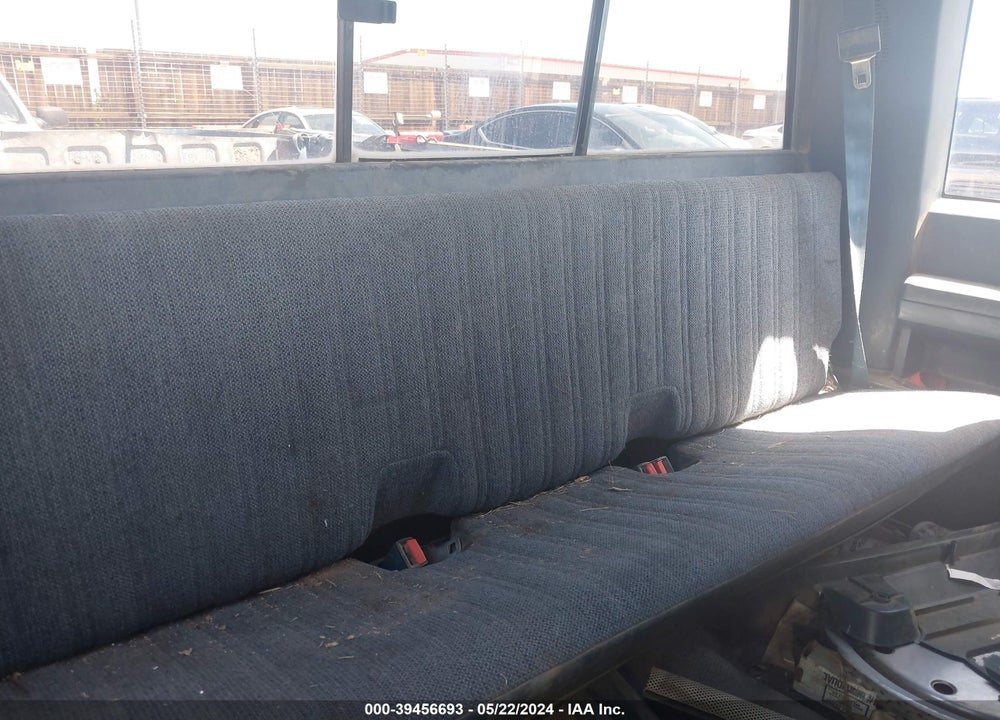 1988 GMC GMT-400 K2500 VIN: 2GTFK29K6J1572880