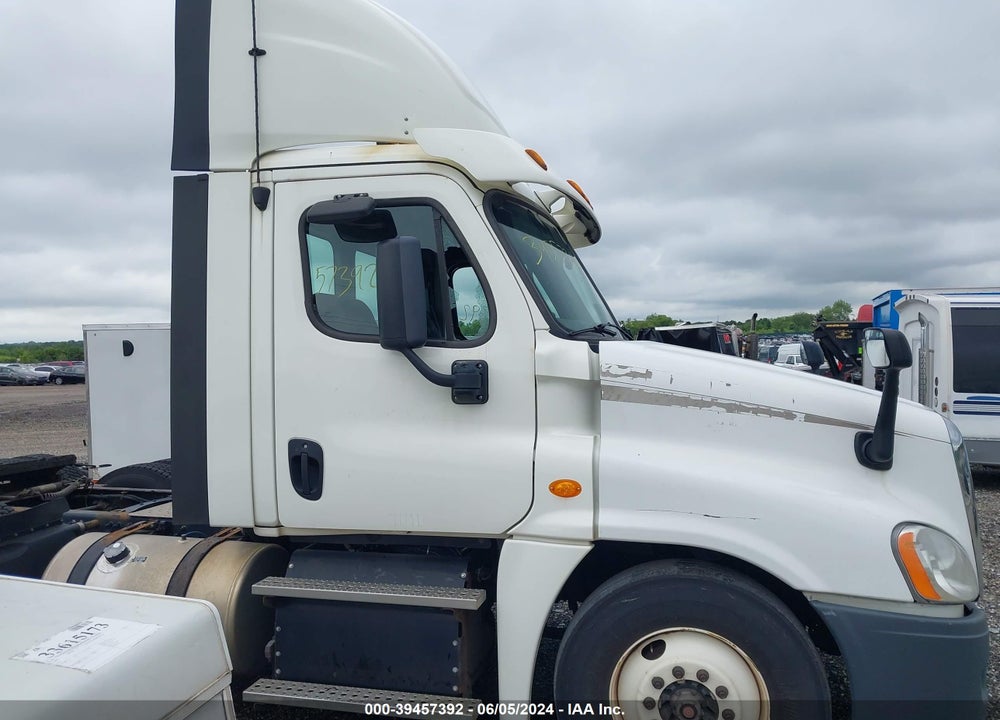2018 FREIGHTLINER CASCADIA 125 VIN: 3AKJGEDR0JSJW2441