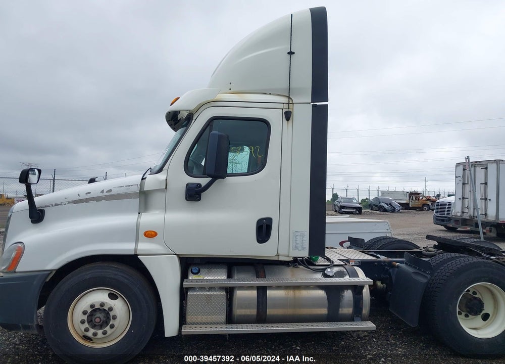 2018 FREIGHTLINER CASCADIA 125 VIN: 3AKJGEDR0JSJW2441