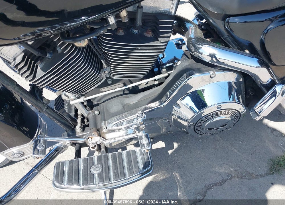 2001 HARLEY-DAVIDSON FLHPI VIN: 1HD1FHW151Y648839
