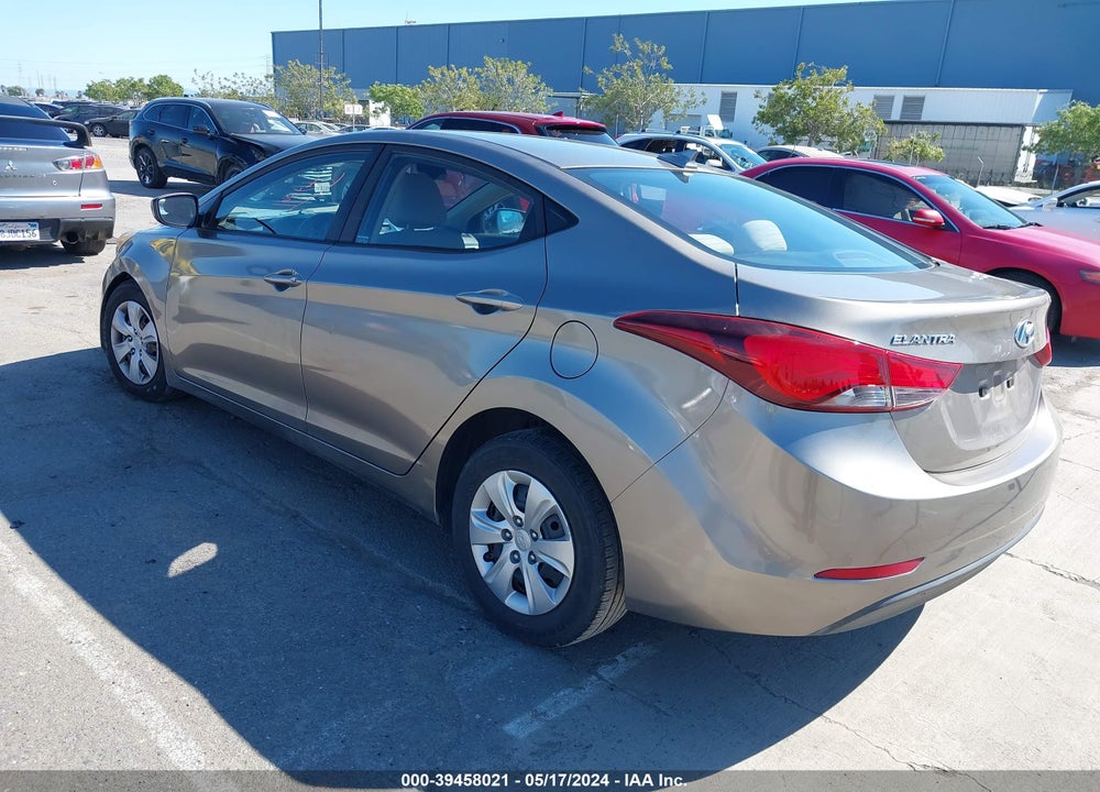 2016 HYUNDAI ELANTRA SE VIN: 5NPDH4AE4GH703903