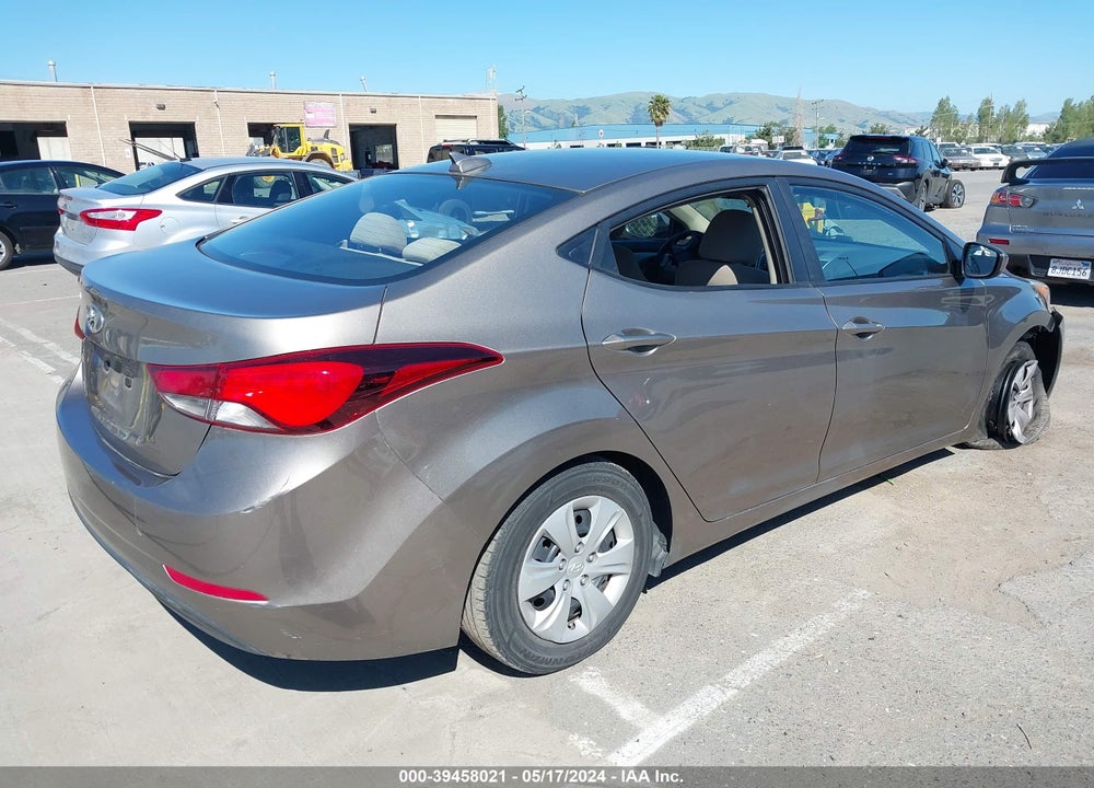 2016 HYUNDAI ELANTRA SE VIN: 5NPDH4AE4GH703903