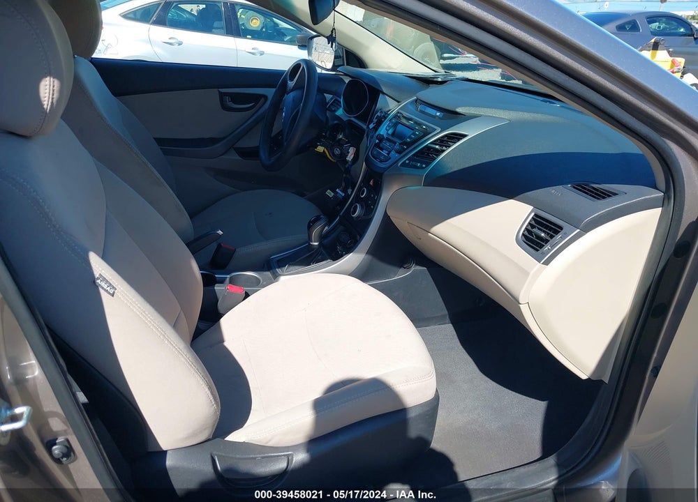 2016 HYUNDAI ELANTRA SE VIN: 5NPDH4AE4GH703903