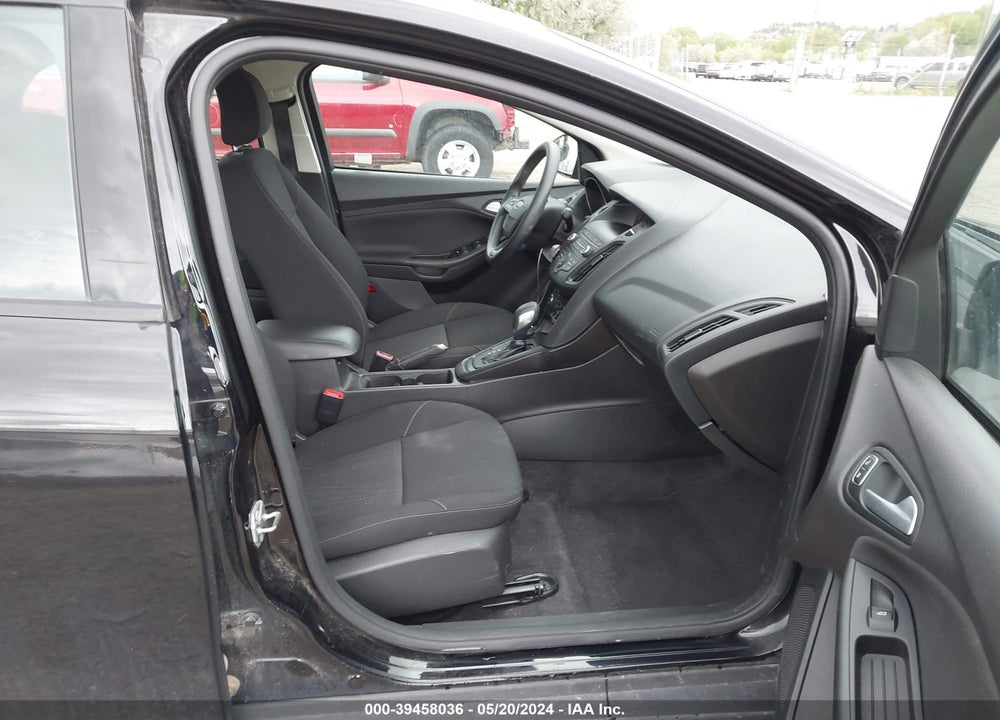 2018 FORD FOCUS SE VIN: 1FADP3FE5JL229409