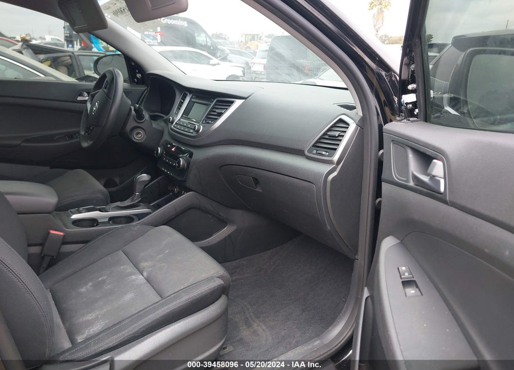 2016 HYUNDAI TUCSON SE VIN: KM8J3CA4XGU164000