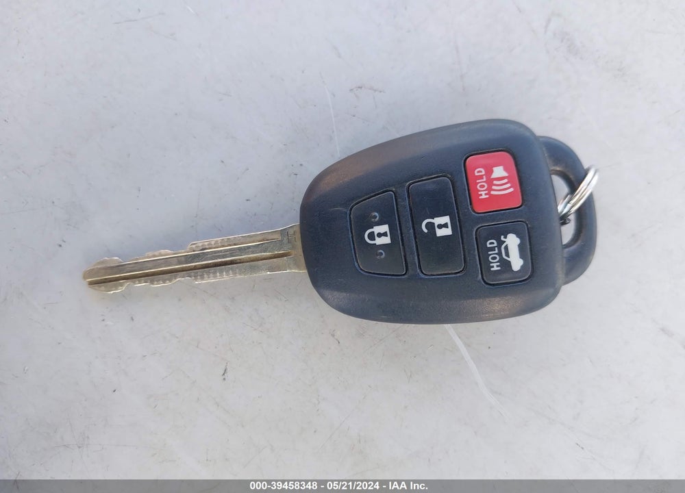 2019 TOYOTA COROLLA XLE VIN: 5YFBURHEXKP916579