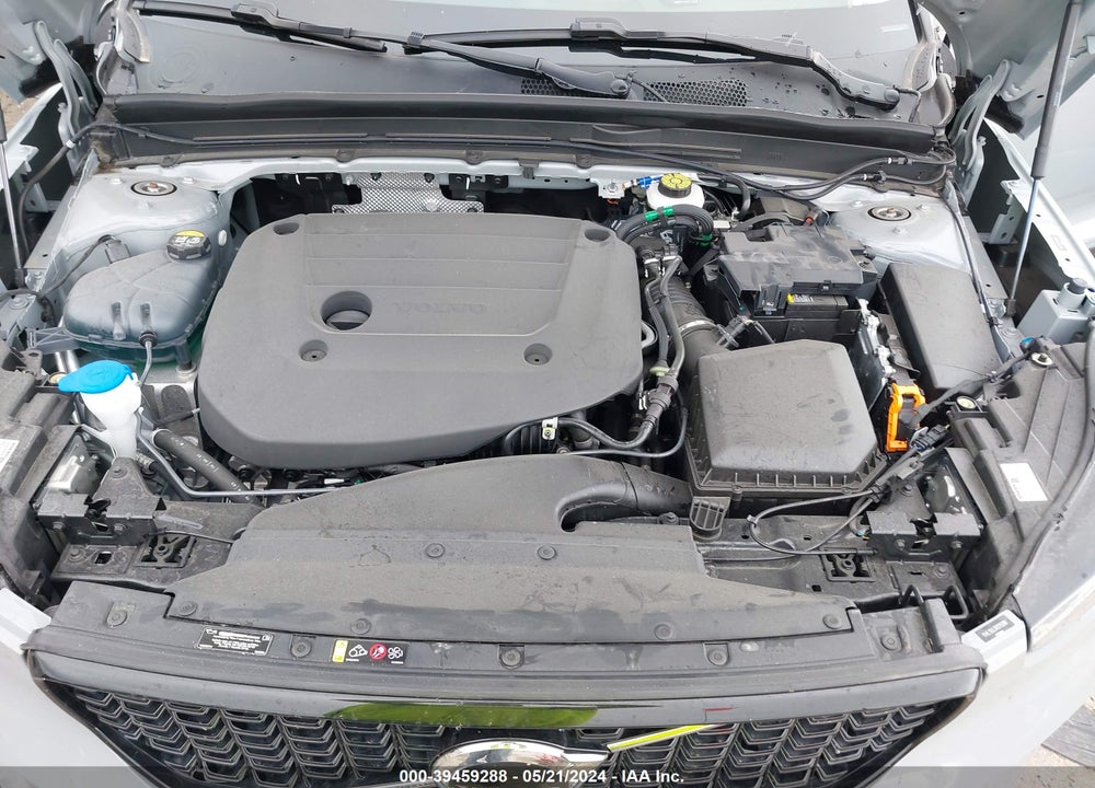 2024 VOLVO XC40 B5 PLUS DARK THEME VIN: YV4L12UL5R2215298