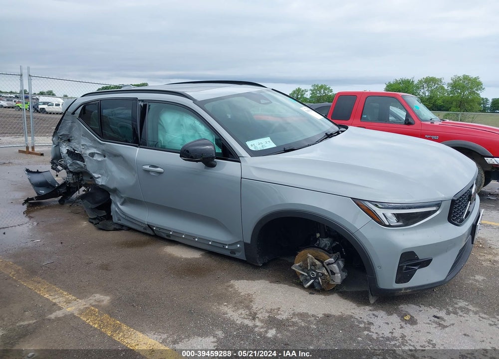 2024 VOLVO XC40 B5 PLUS DARK THEME VIN: YV4L12UL5R2215298