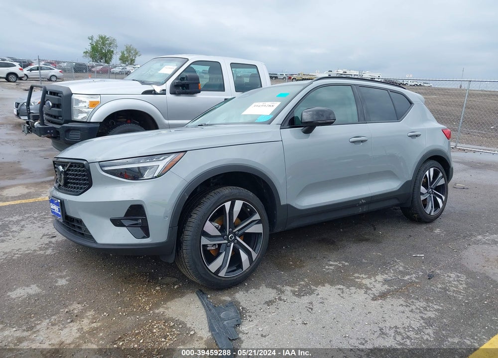 2024 VOLVO XC40 B5 PLUS DARK THEME VIN: YV4L12UL5R2215298