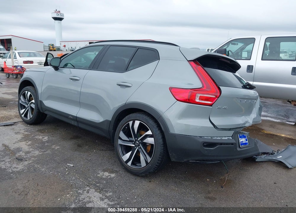 2024 VOLVO XC40 B5 PLUS DARK THEME VIN: YV4L12UL5R2215298