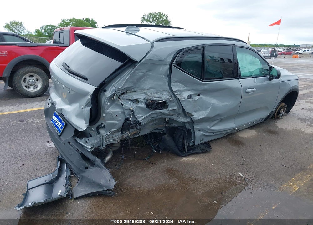 2024 VOLVO XC40 B5 PLUS DARK THEME VIN: YV4L12UL5R2215298