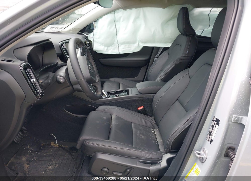 2024 VOLVO XC40 B5 PLUS DARK THEME VIN: YV4L12UL5R2215298