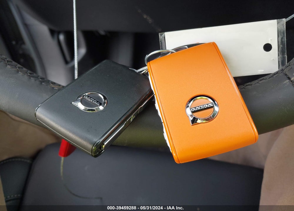 2024 VOLVO XC40 B5 PLUS DARK THEME VIN: YV4L12UL5R2215298