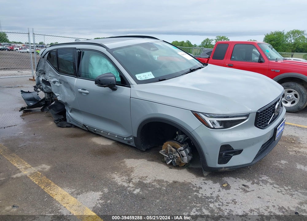 2024 VOLVO XC40 B5 PLUS DARK THEME VIN: YV4L12UL5R2215298