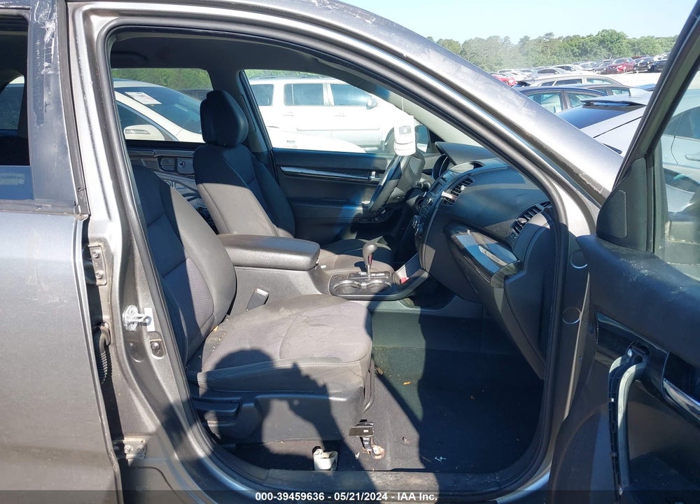 2011 KIA SORENTO LX V6 VIN: 5XYKT4A27BG160347