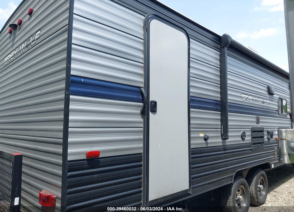 2019 FORETRAVEL MOTORHOME GREY WOLF VIN: 4X4TCKB29KK057927