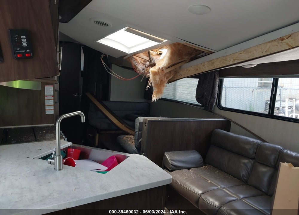 2019 FORETRAVEL MOTORHOME GREY WOLF VIN: 4X4TCKB29KK057927