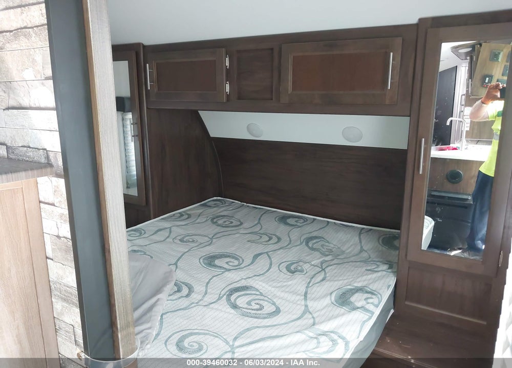 2019 FORETRAVEL MOTORHOME GREY WOLF VIN: 4X4TCKB29KK057927