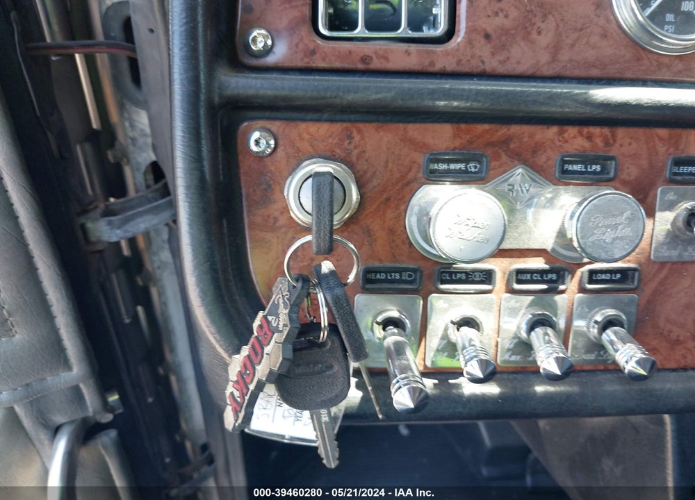 2005 PETERBILT 379 VIN: 1XP5D49X05N846820