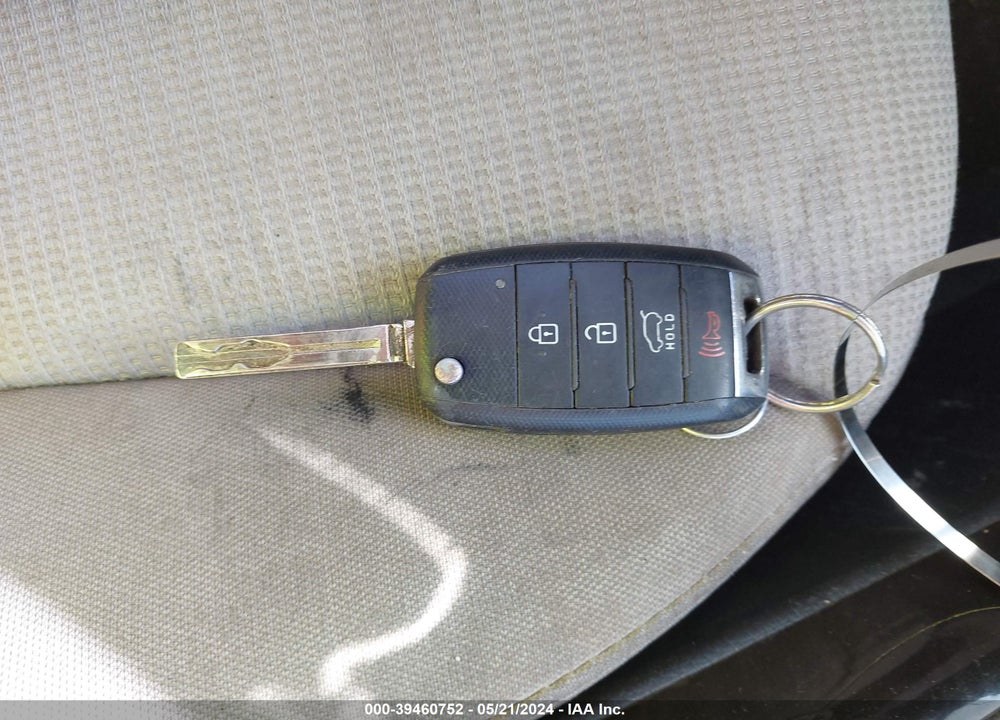 2015 KIA SORENTO LX V6 VIN: 5XYKTDA70FG653661