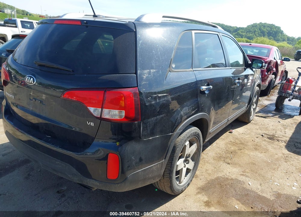 2015 KIA SORENTO LX V6 VIN: 5XYKTDA70FG653661