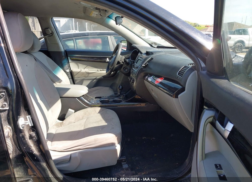 2015 KIA SORENTO LX V6 VIN: 5XYKTDA70FG653661