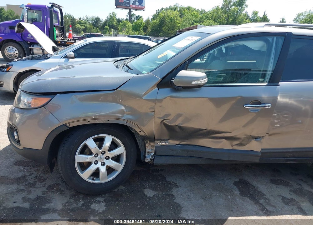 2013 KIA SORENTO LX VIN: 5XYKTDA66DG410067