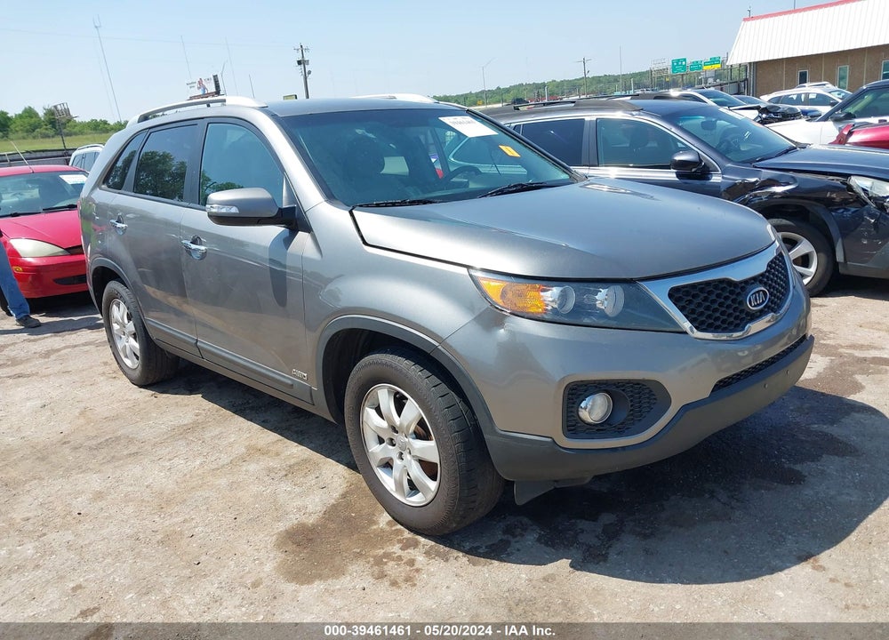 2013 KIA SORENTO LX VIN: 5XYKTDA66DG410067