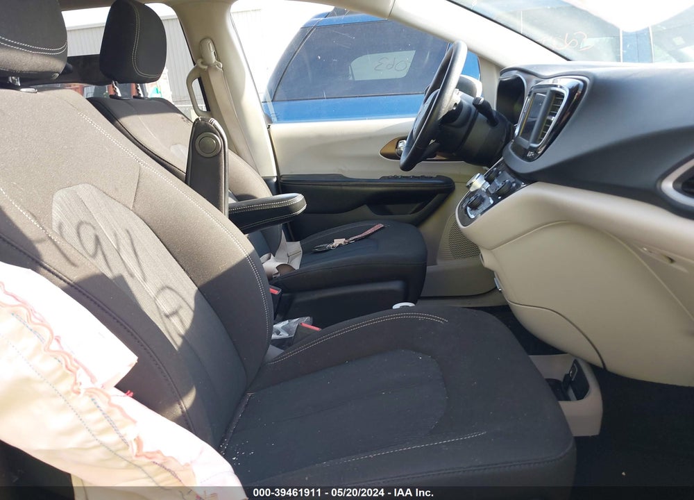 2020 CHRYSLER VOYAGER L VIN: 2C4RC1AG3LR210151