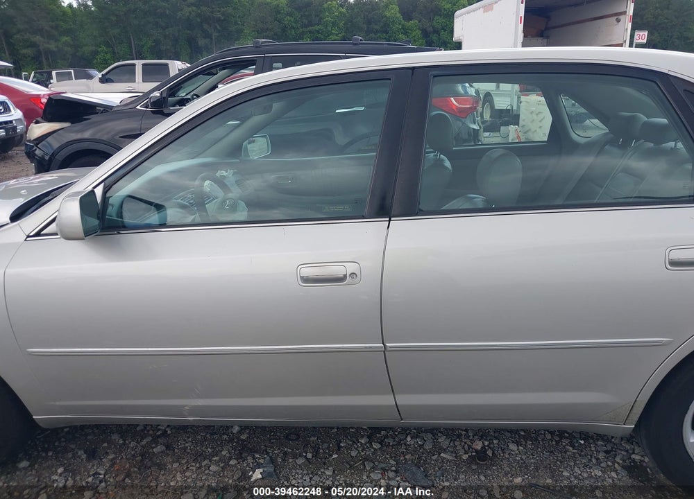 2002 TOYOTA AVALON XLS VIN: 4T1BF28B82U247203